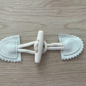 Houtje touwtje sluiting gebroken wit - knoop 5 cm - 3.001