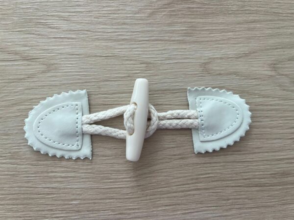 Houtje touwtje sluiting gebroken wit - knoop 5 cm - 3.001